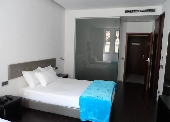 Lazza فندق فيغيورا دا فوز