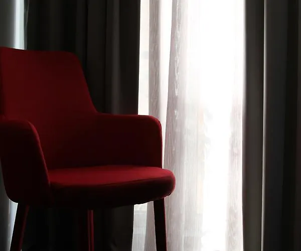 Lazza 4* فيغيورا دا فوز